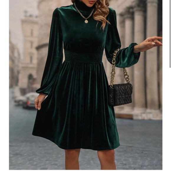 Classic Hunter Green Velvet Holiday Party Evening dress - Picture 4 of 5